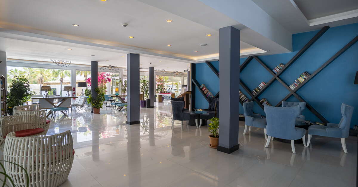 Een foto van het interieur van Flora Garden Beach Hotel