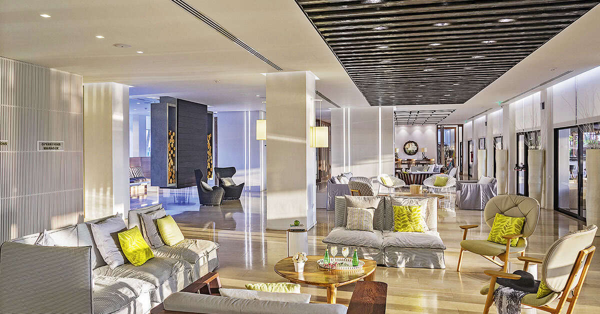 Een foto van het interieur van Cavo Maris Beach Hotel