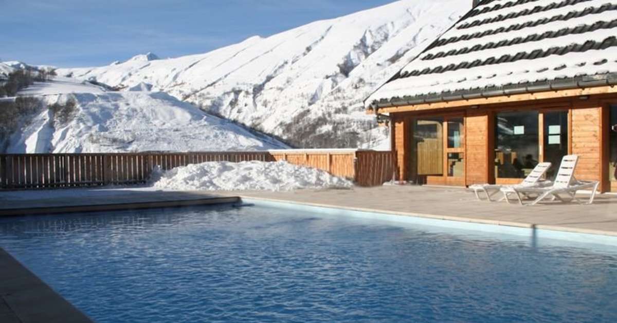 Een foto van het zwembad bij Les Chalets des Ecourt
