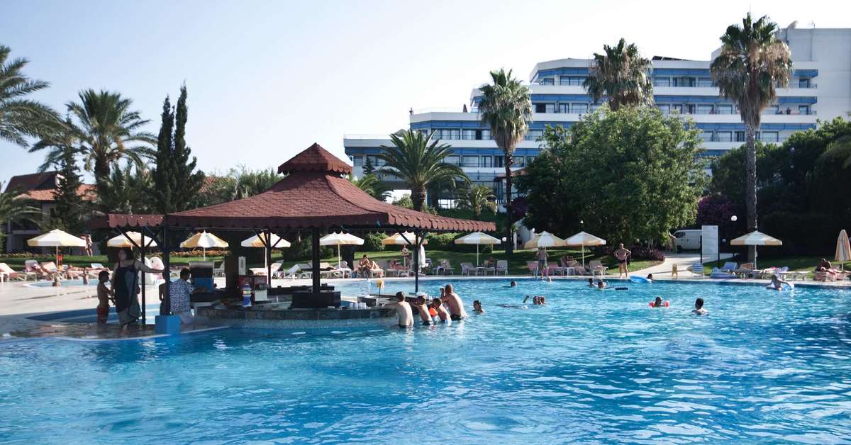 Een foto van het zwembad bij Sunrise Resort Hotel