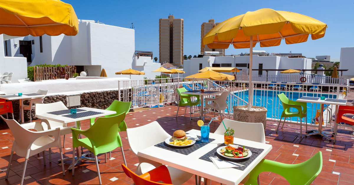 Een foto van het terras bij Paraiso del Sol & Paradero Appartementen