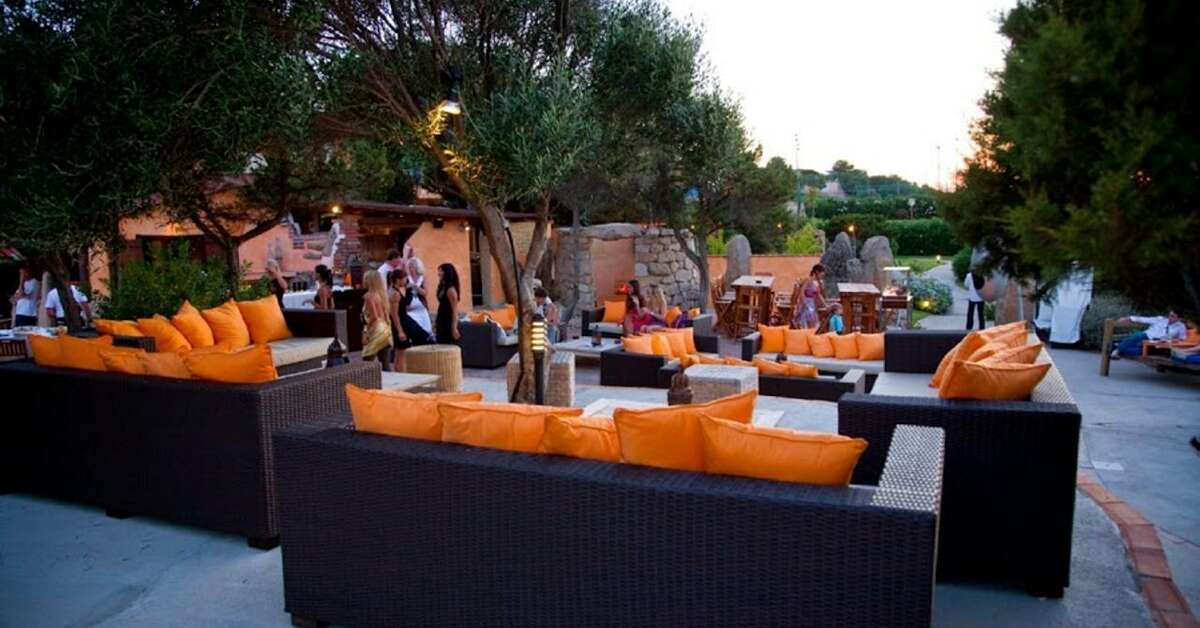 Een foto van het terras bij Grand Hotel in Porto Cervo