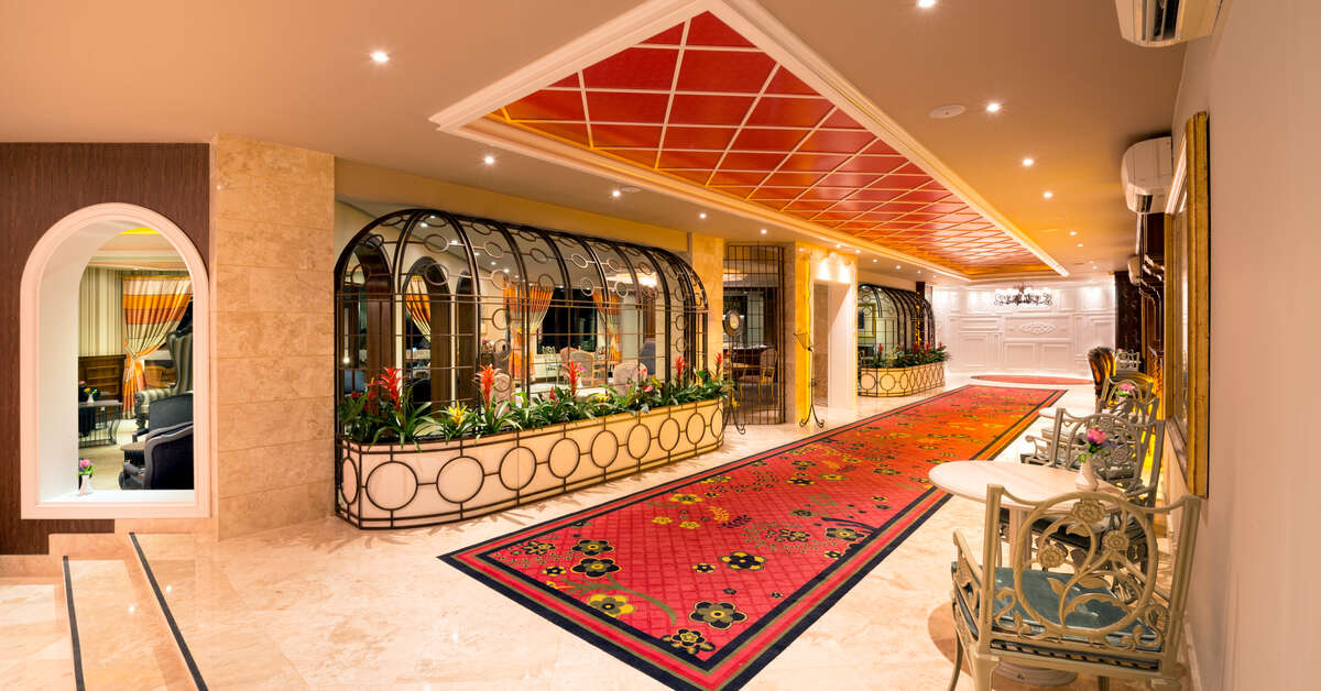 Een foto van het interieur van The Olive Tree Hotel