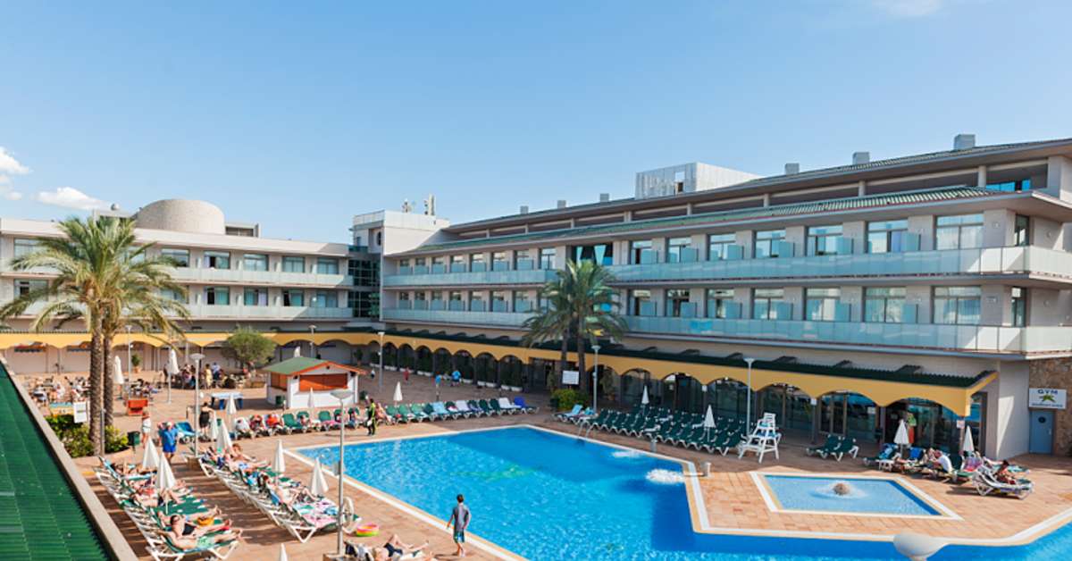 Een foto van het zwembad bij Hotel Mediterraneo Benidorm