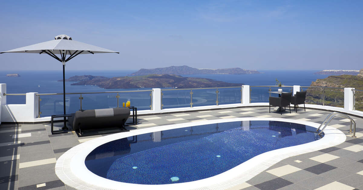 Een foto van het zwembad bij Petit Palace Suites