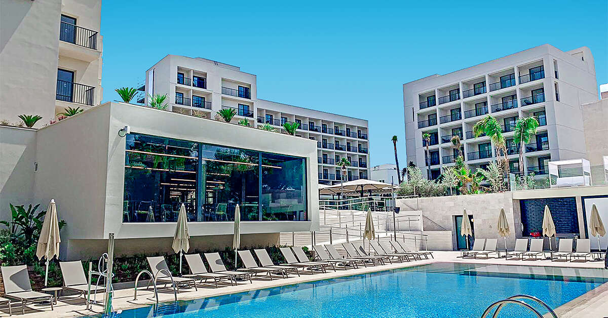Een foto van het zwembad bij Paradiso Garden Hotel