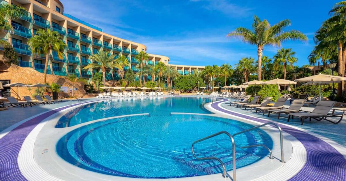Een foto van het zwembad bij MUR Hotel Faro Jandia