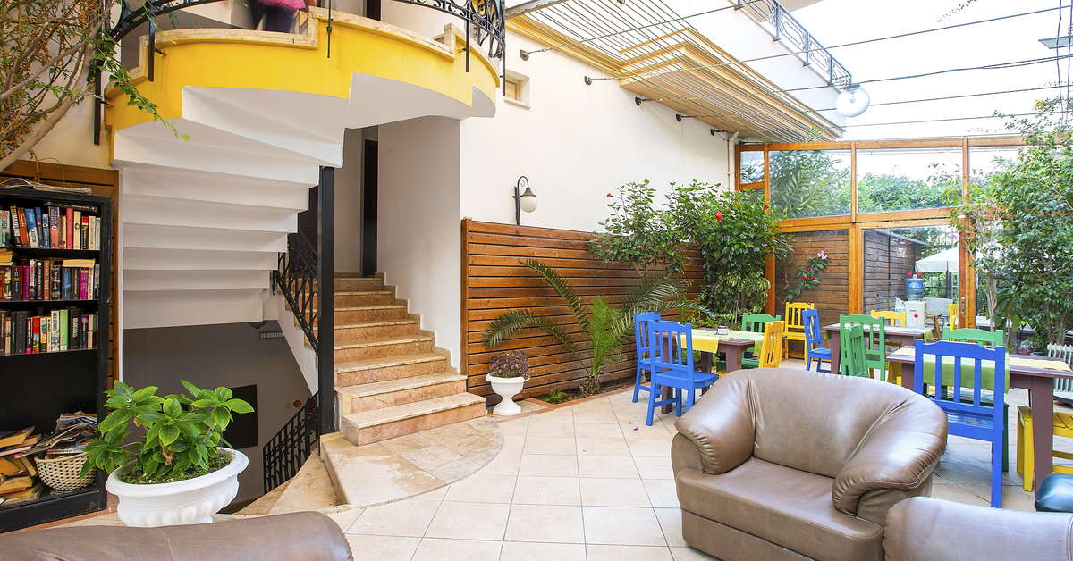 Een foto van het terras bij Villa Sonata