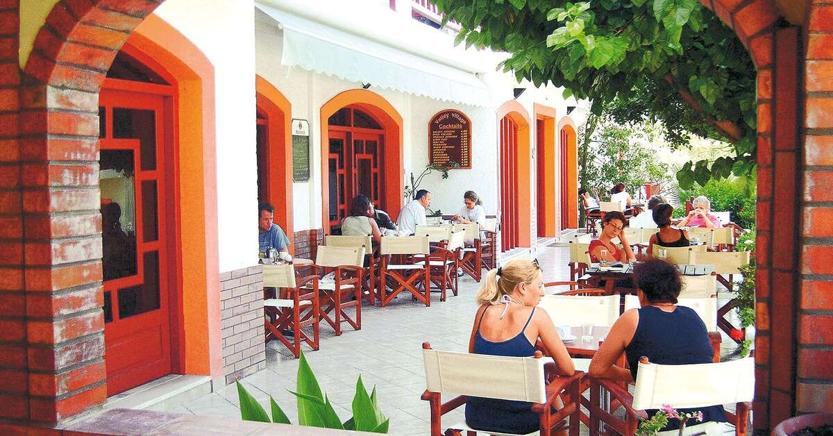 Een foto van het terras bij Matala Valley Village Hotel & Bungalows