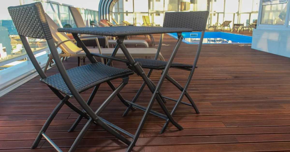 Een foto van het terras bij Baia Beach Hotel