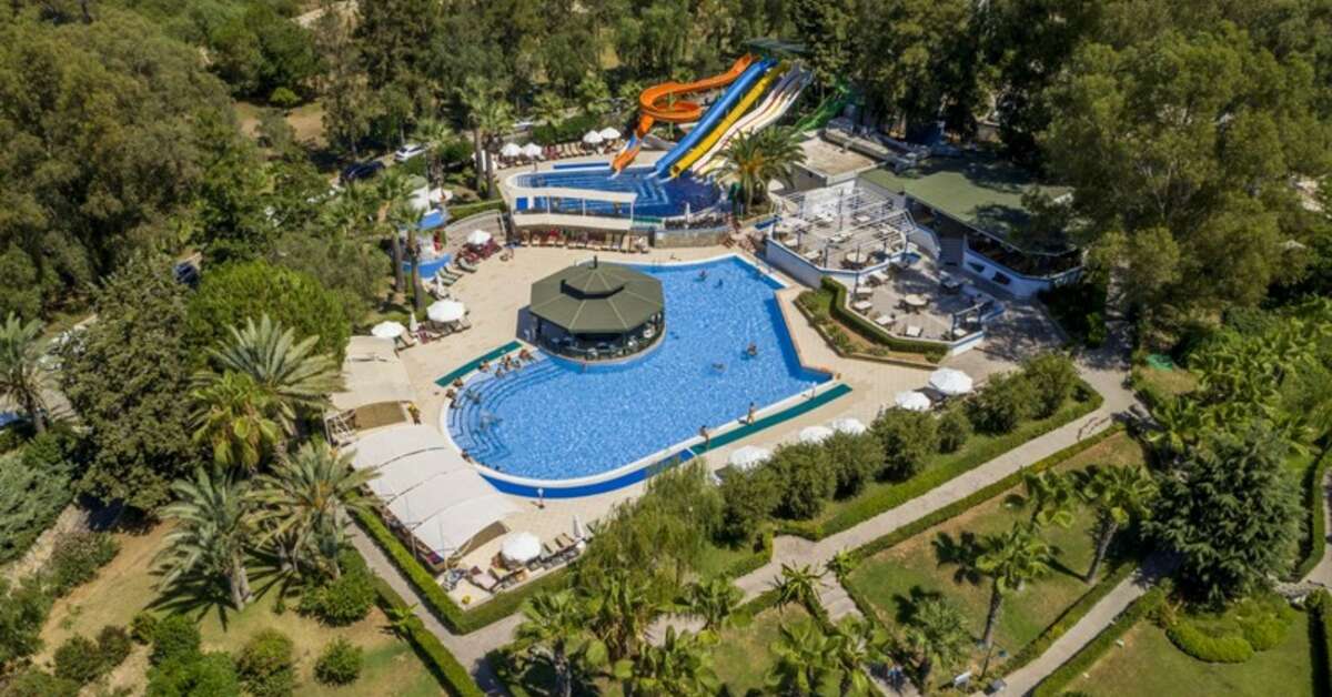 Een foto van het zwembad bij Green Bay Resort & Spa