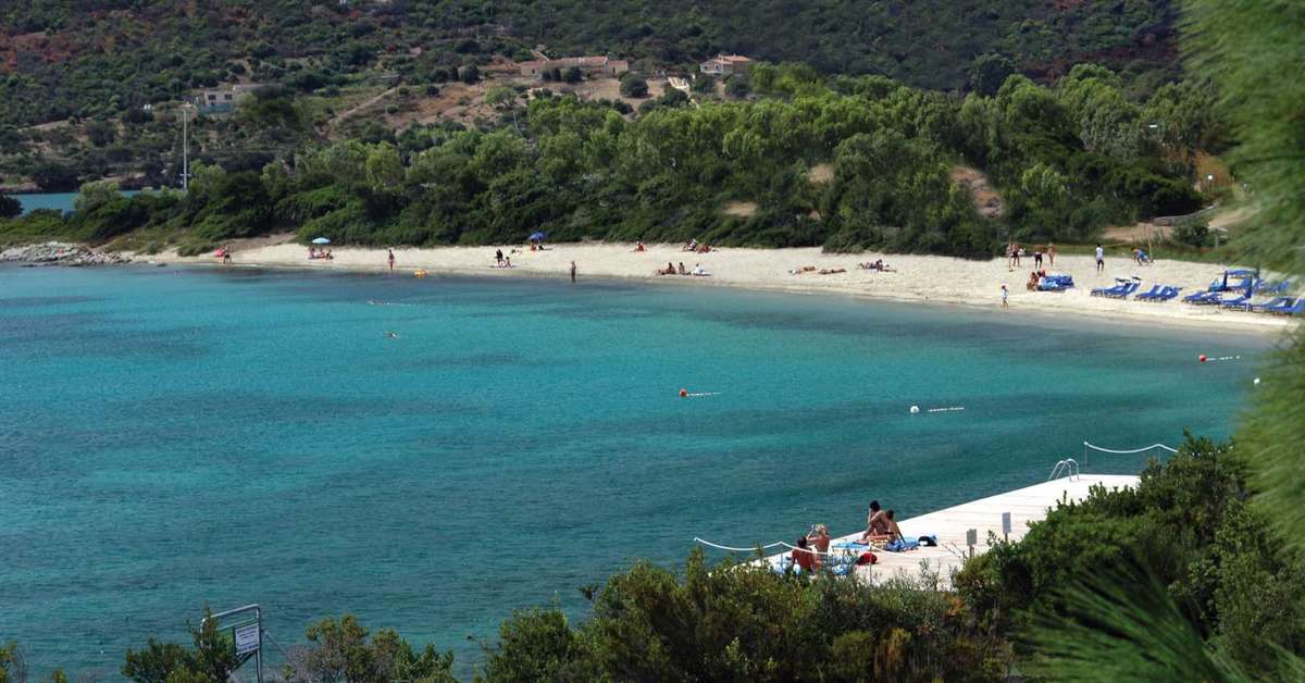 Een foto van het strand bij Cala di Lepre Park Hotel & Spa