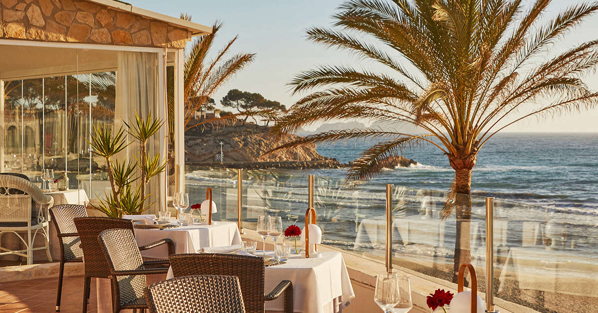 Ein Foto von der Terrasse im Secrets Mallorca Villamil Resort & Spa