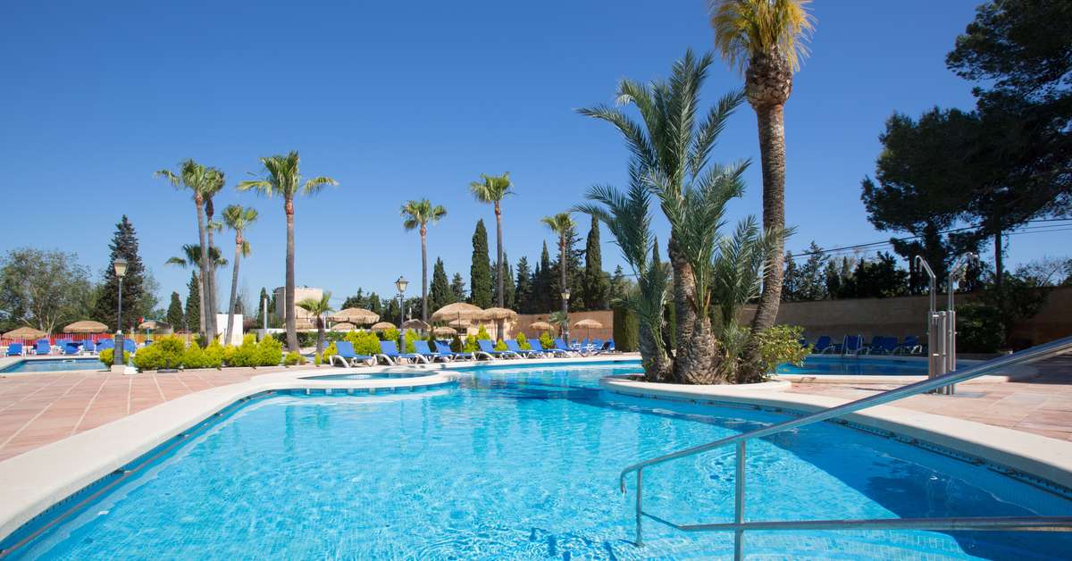 Een foto van het zwembad bij Hotel Castell dels Hams