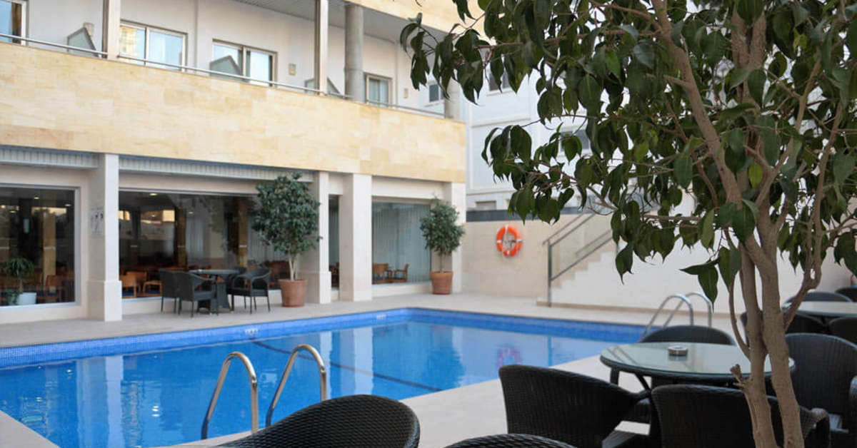 Een foto van het zwembad bij Hotel Carlos I