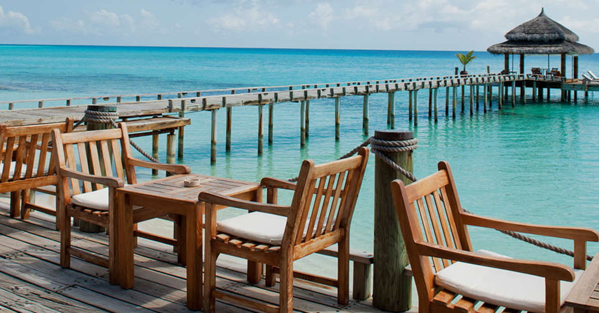 Een foto van het terras bij Kuramathi Island Resort