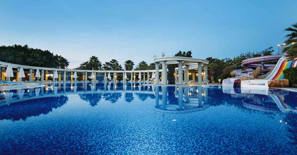Een foto van het zwembad bij TUI Magic Life Belek