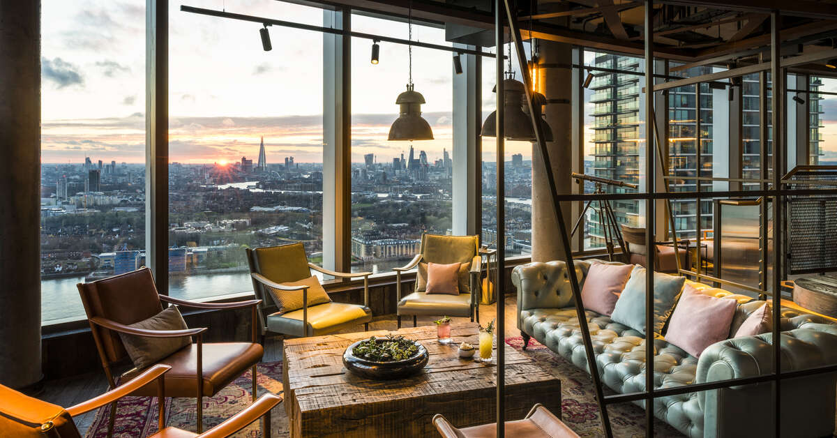 Een foto van het interieur van Novotel London Canary Wharf