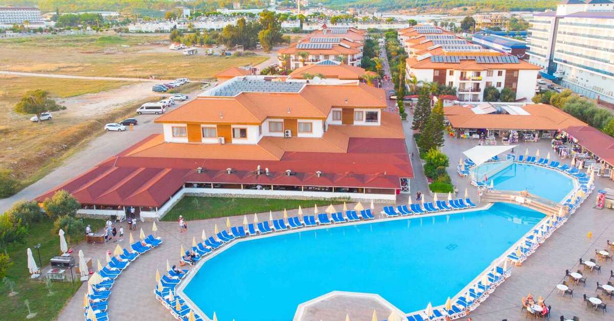Een foto van het zwembad bij Eftalia Village