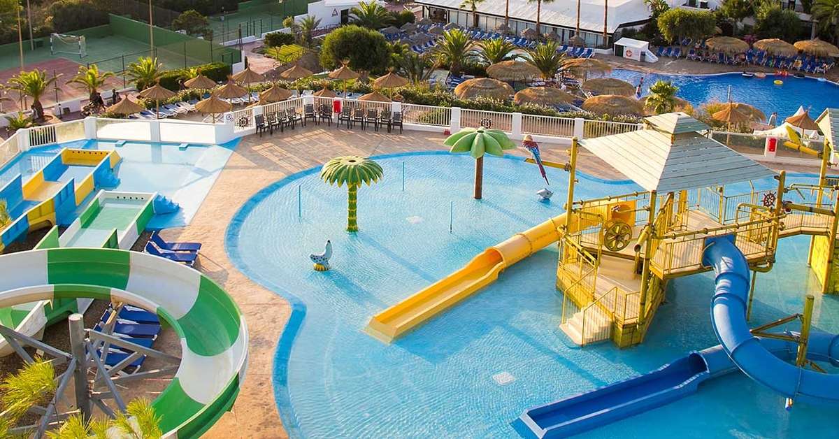 Een foto van het zwembad bij Carema Club Resort