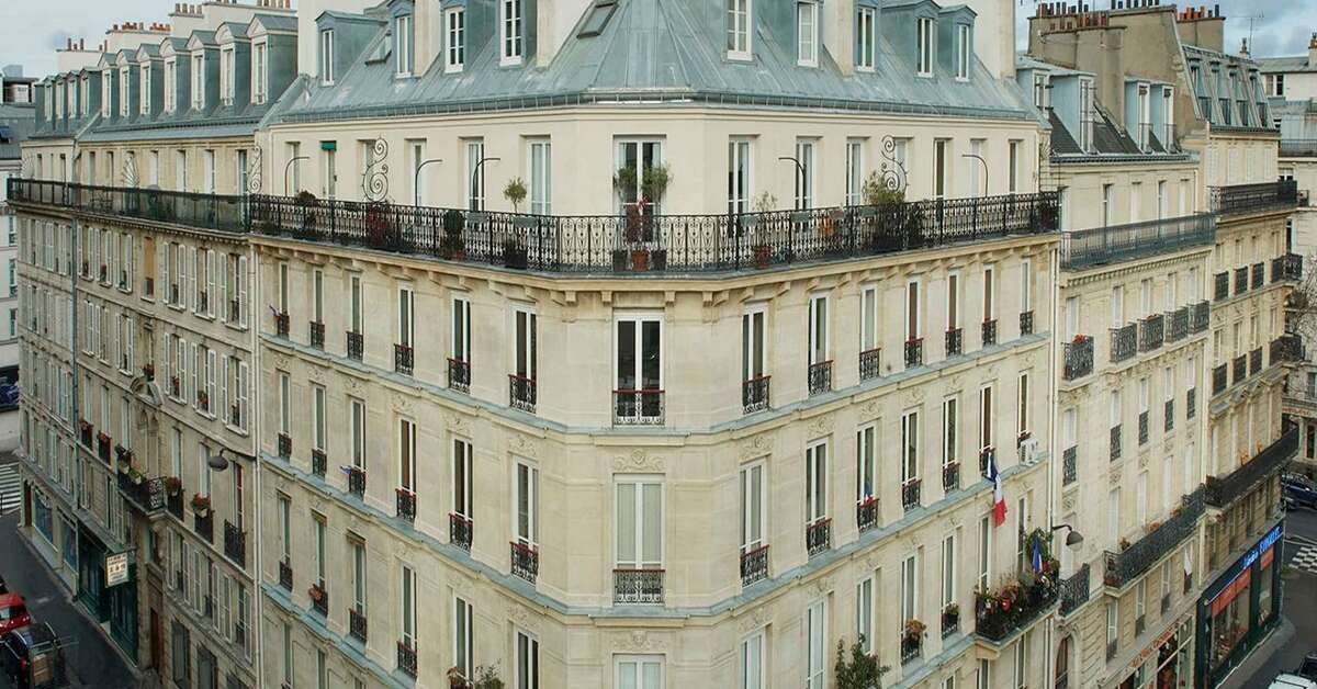 Een foto van de buitenkant van Hotel Quartier Latin