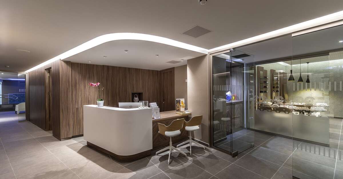 Een foto van het interieur van Faros Hotel