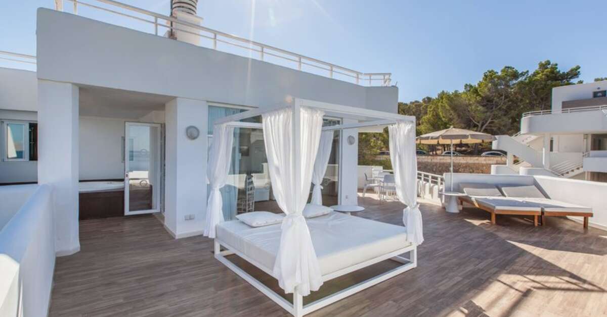 Ein Foto Fergus Style Cala Blanca Suites