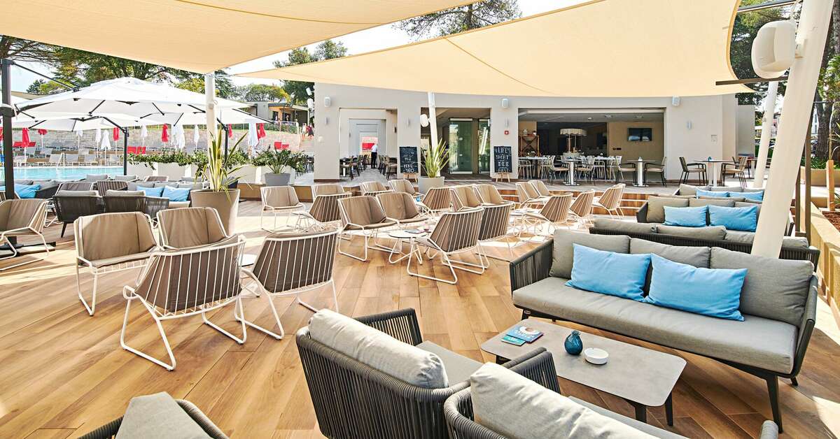 Een foto van het terras bij Garden Suites Park Plava Laguna