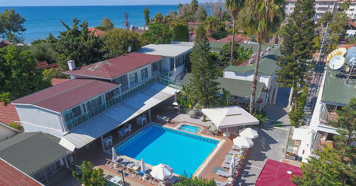Een foto van het zwembad bij Altinkum Bungalows