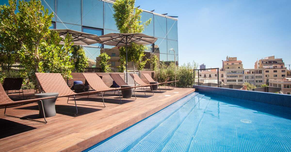 Een foto van het zwembad bij Ocean Drive Barcelona