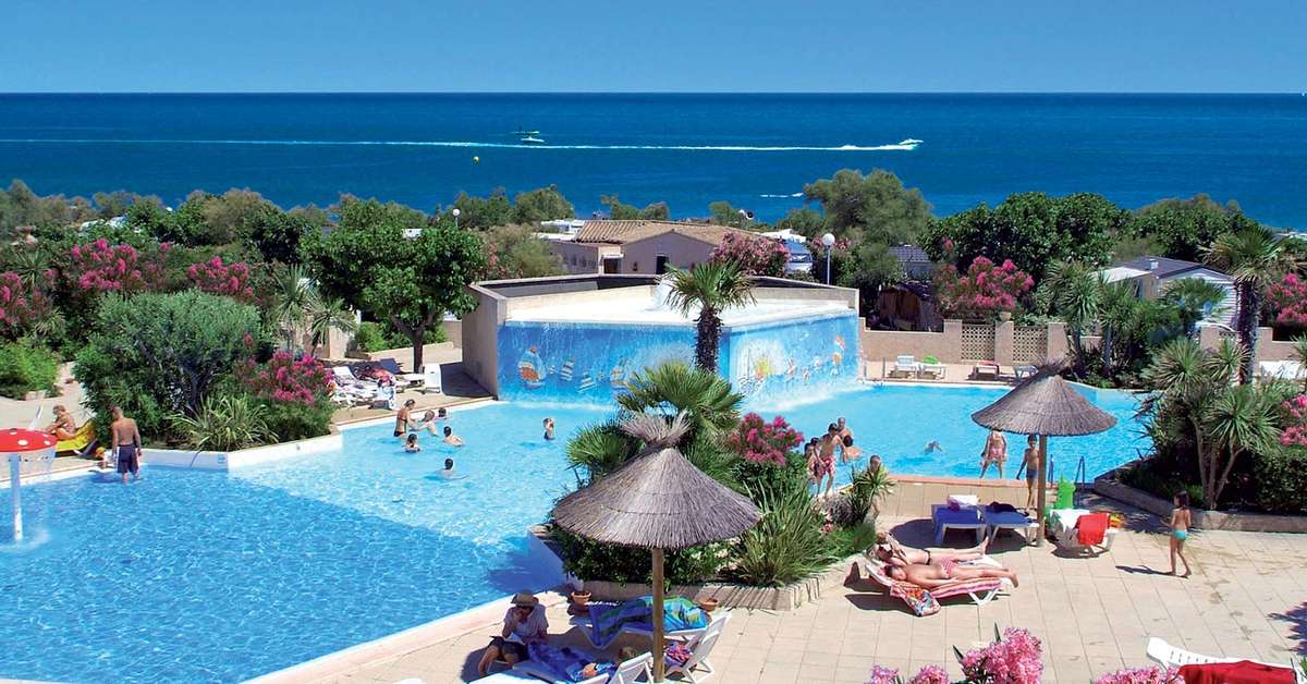 Een foto van het zwembad bij Camping Sandaya Les Tamaris
