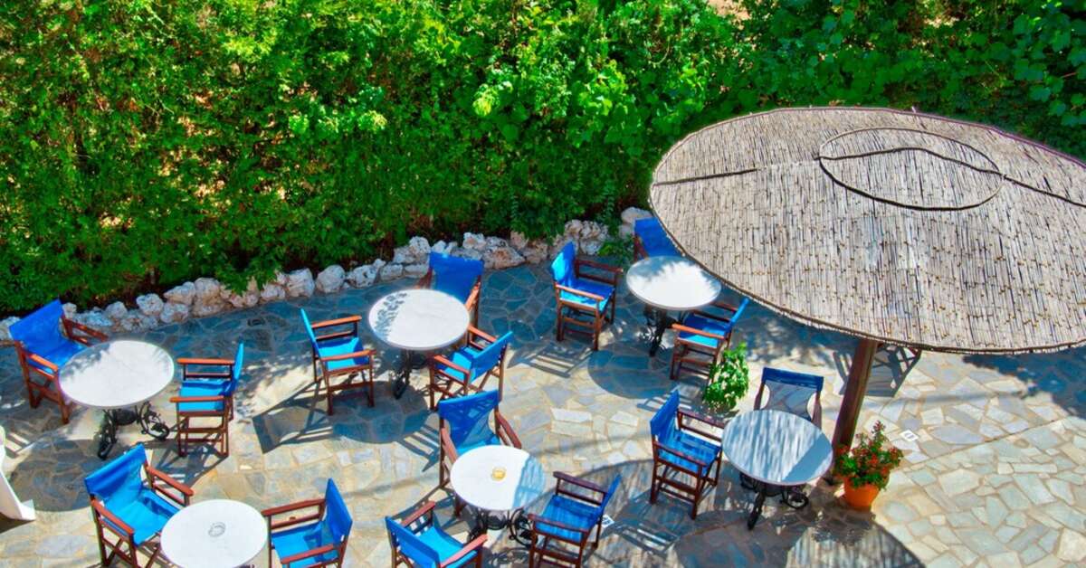 Een foto van het terras bij Appartementen Kyprianos