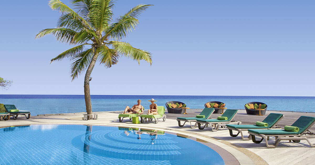 Een foto van het zwembad bij Kuredu Island Resort