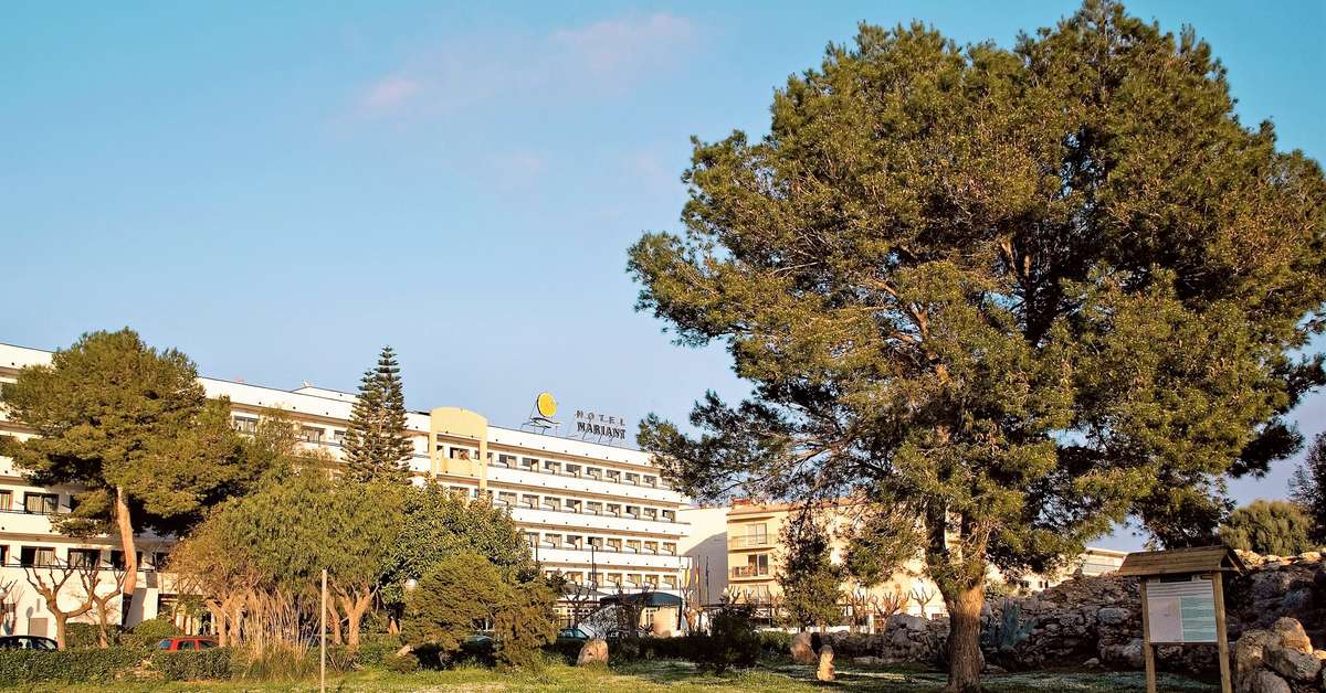 Een foto van de buitenkant van Mariant Hotel