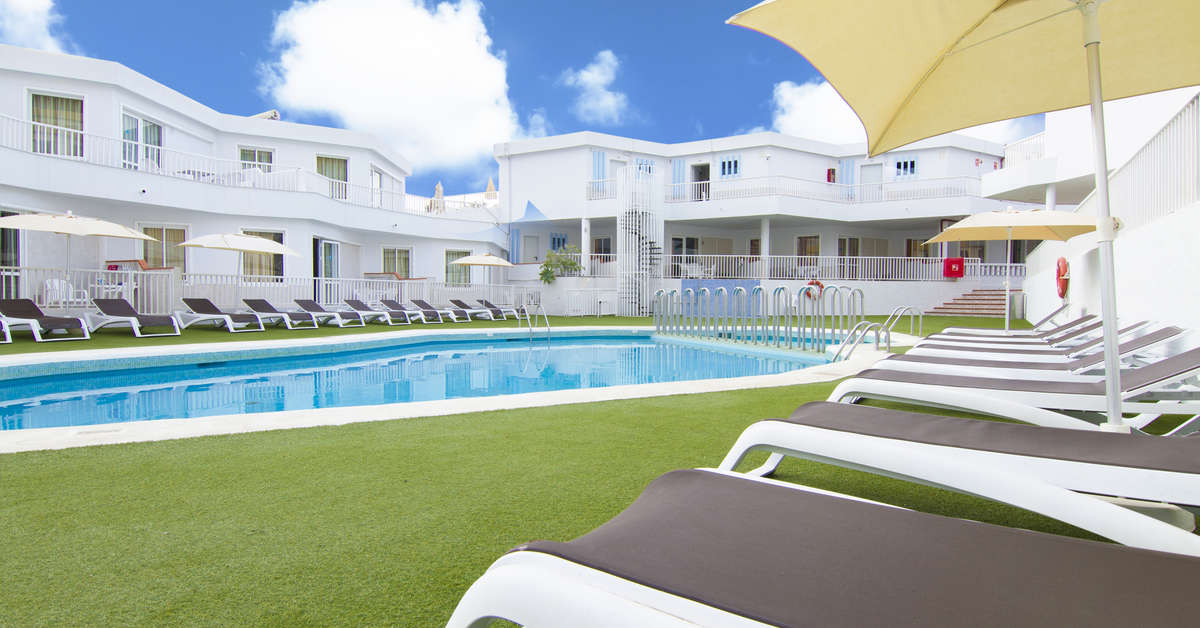 Een foto van het zwembad bij Checkin Bungalows Atlantida