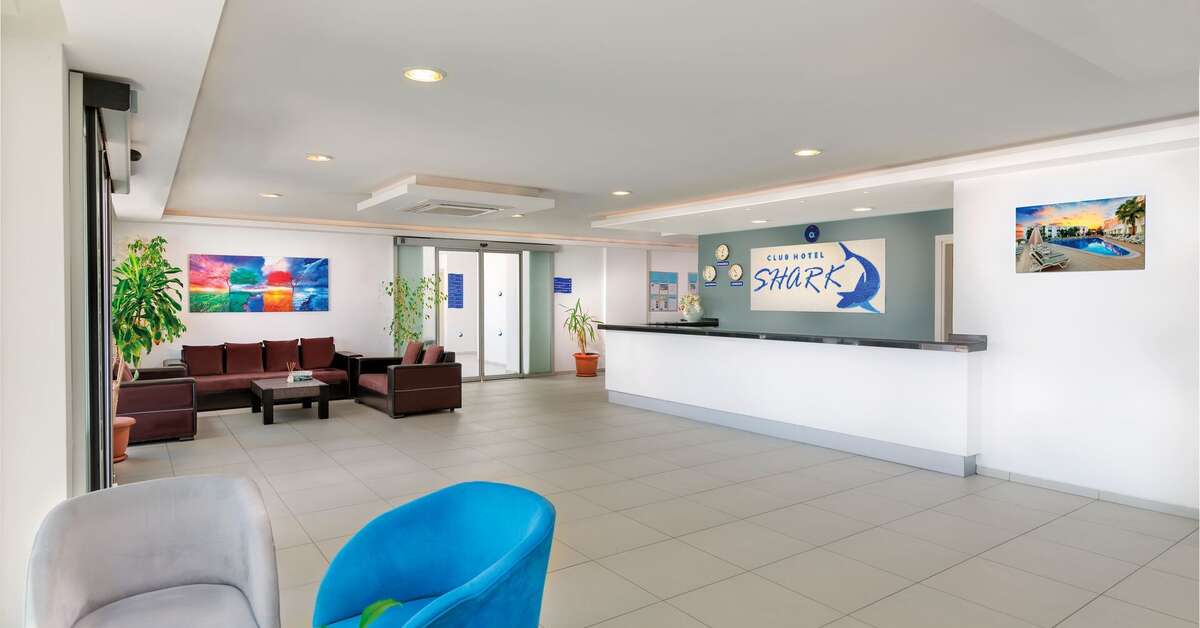 Een foto van het interieur van Club Shark Hotel