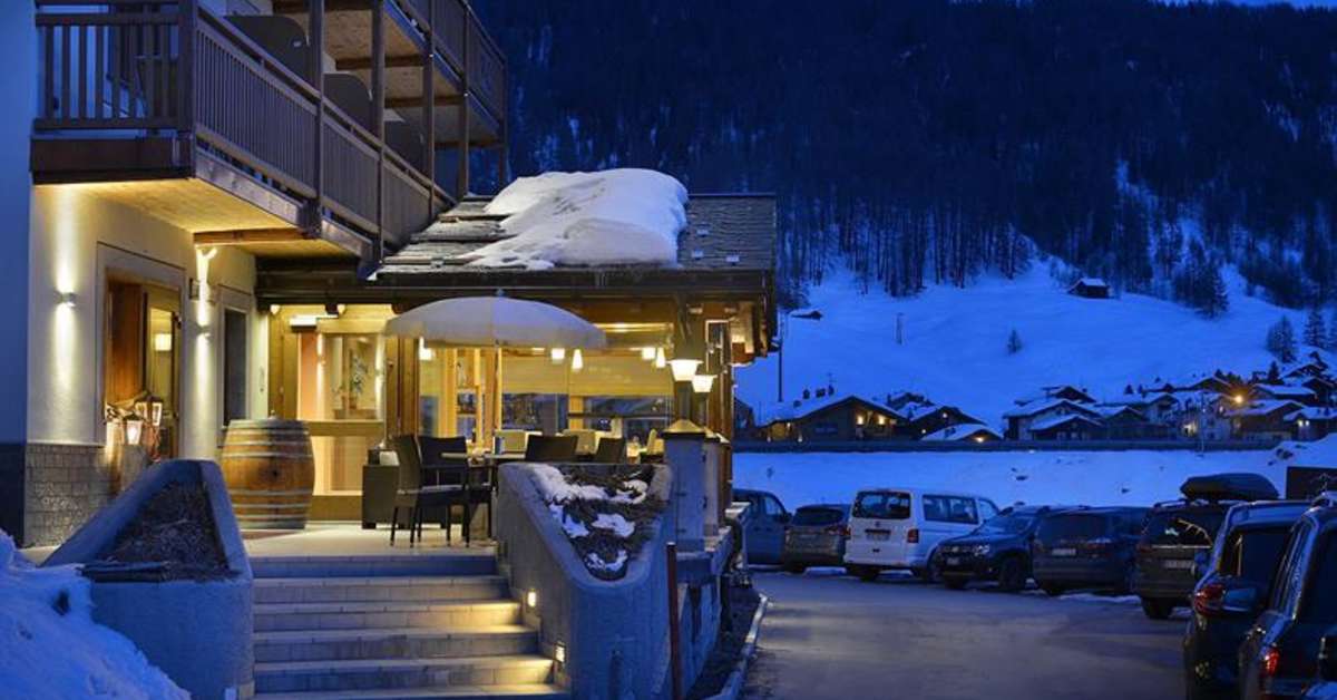Een foto van de buitenkant van Hotel Lanz