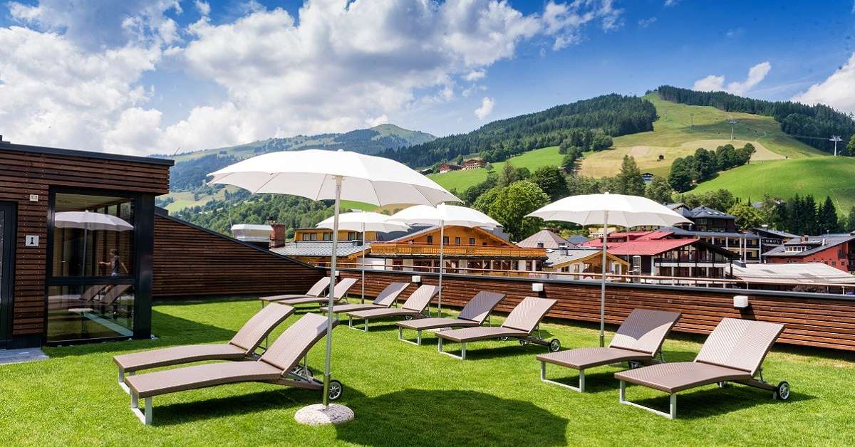 Een foto van het terras bij Alpinresort Sport & Spa