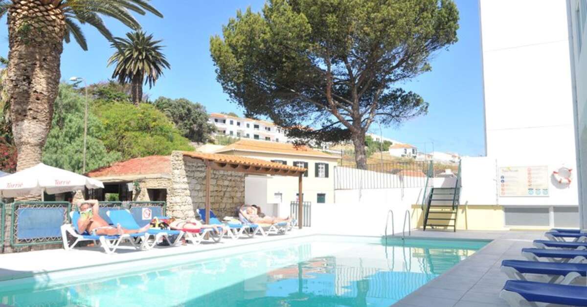 Ein Foto vom Pool im Praia Dourada Hotel