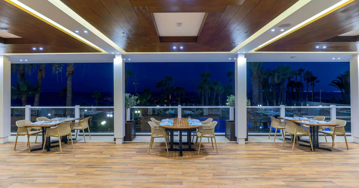 Een foto van The Golden Bay Beach Hotel