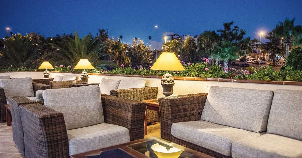 Een foto van het terras bij Ole Tropical Tenerife