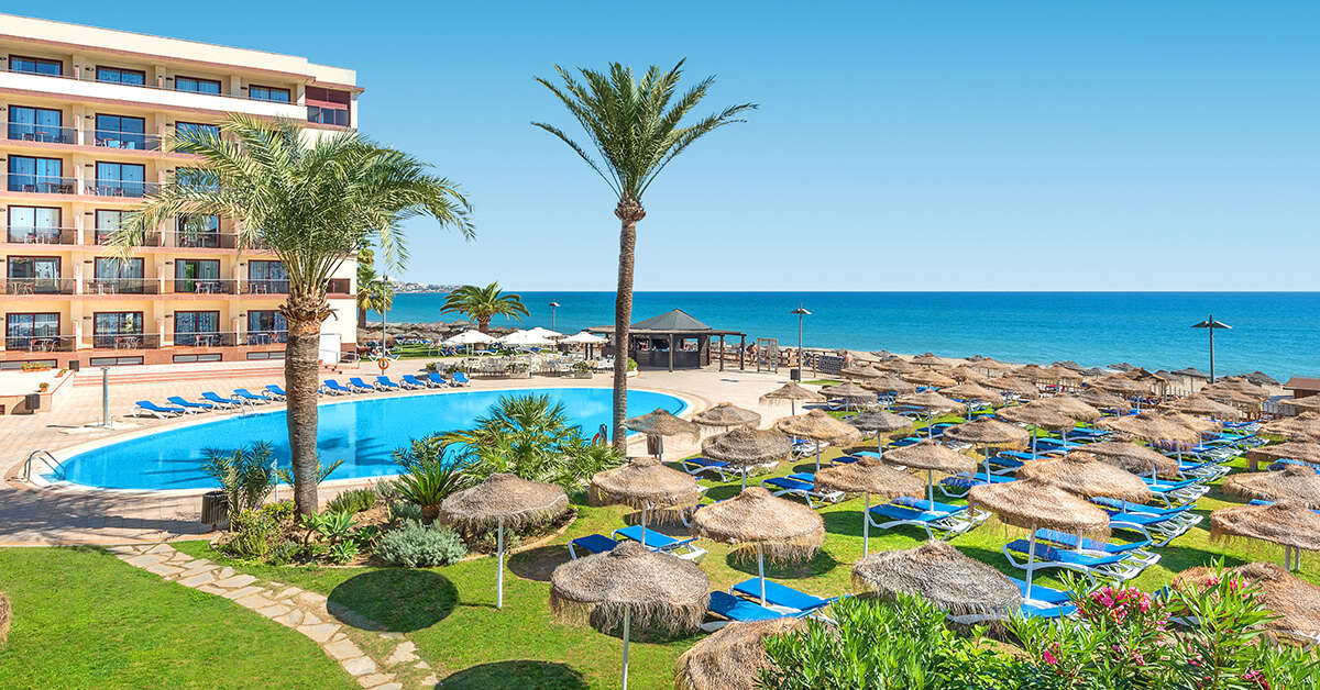 Een foto van het zwembad bij Gran Hotel Costa del Sol