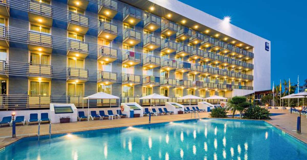 Een foto van het zwembad bij Sol Port Cambrils Hotel