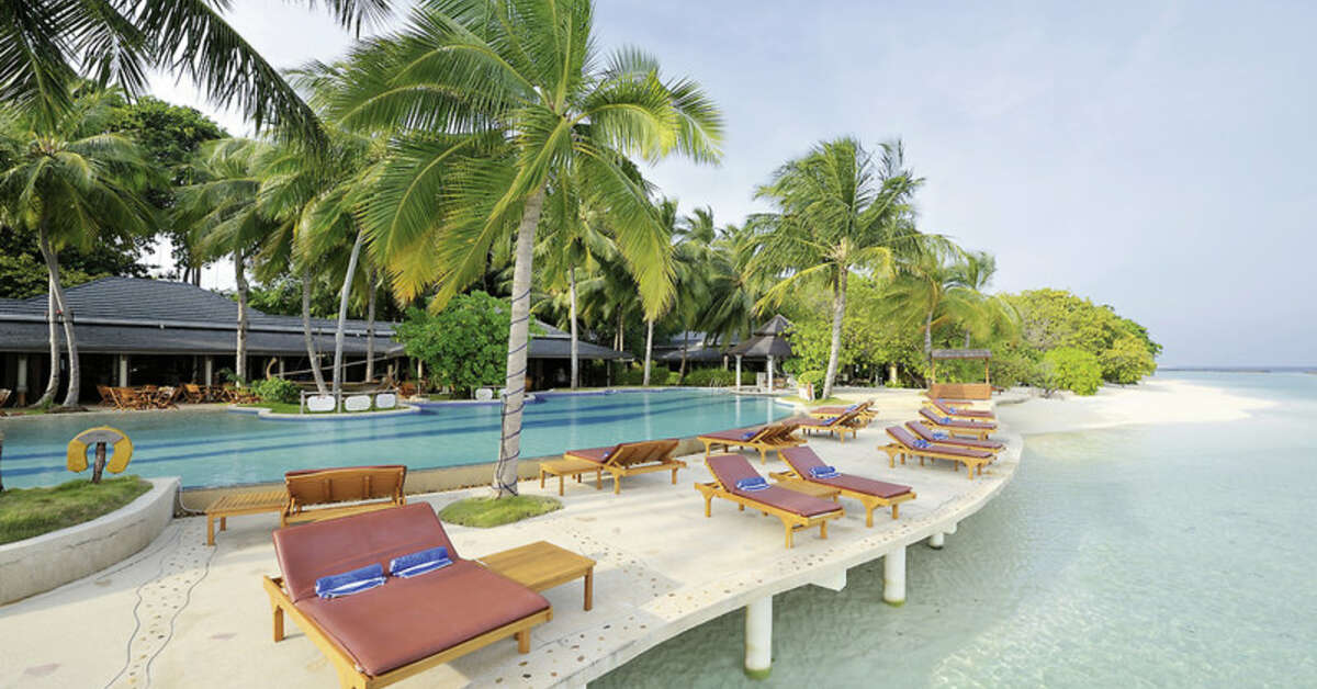 Een foto van het zwembad bij Royal Island Resort & Spa