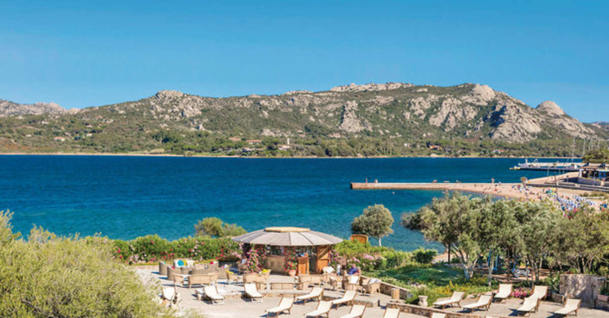 Een foto van het strand bij Resort Cala di Falco