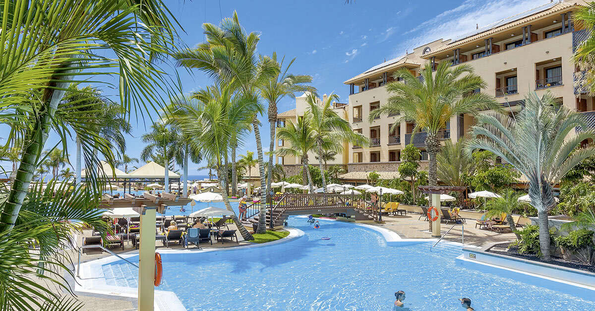 Een foto van het zwembad bij GF Gran Costa Adeje
