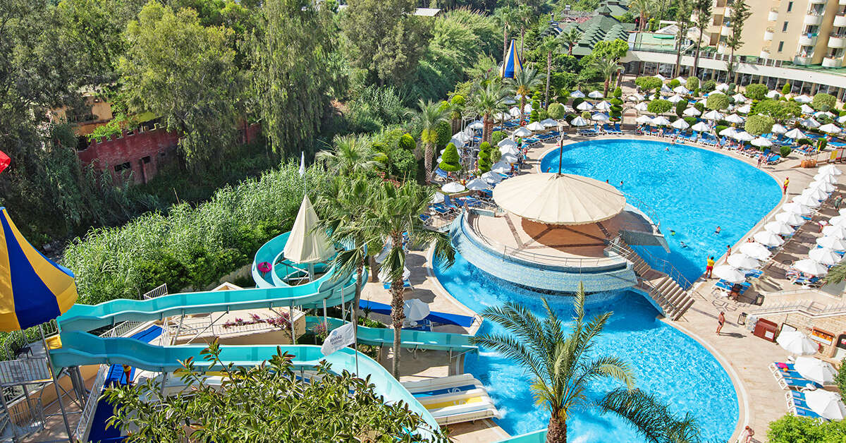 Een foto van het zwembad bij Saphir Hotel & Villas