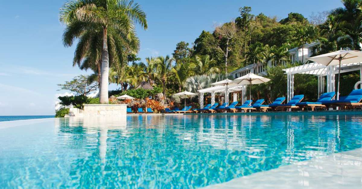 Een foto van het zwembad bij Round Hill Hotel & Villas