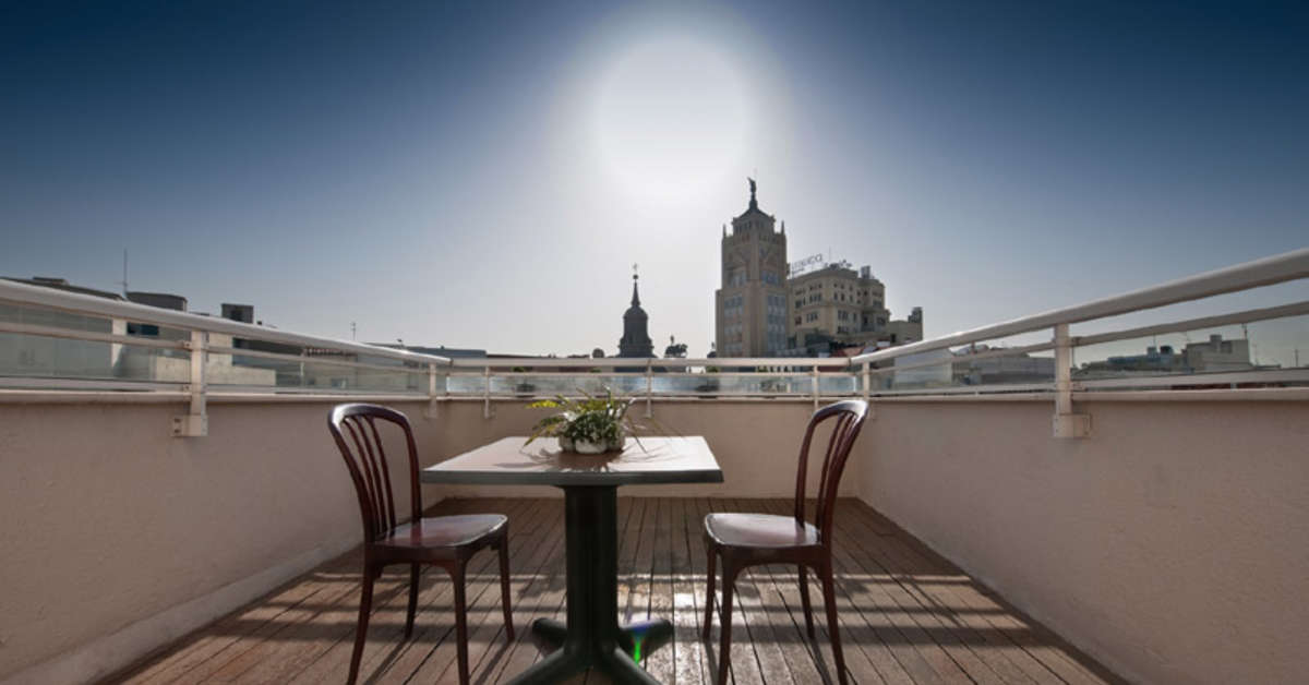 Ein Foto von der Terrasse im Catalonia Gran Via