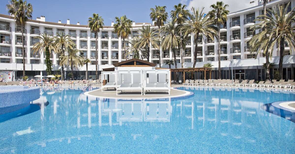 Een foto van het zwembad bij Hotel Best Cambrils